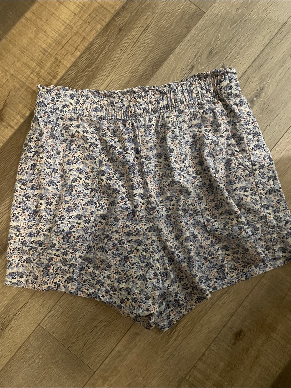 Abercrombie & Fitch lined shorts with pockets.